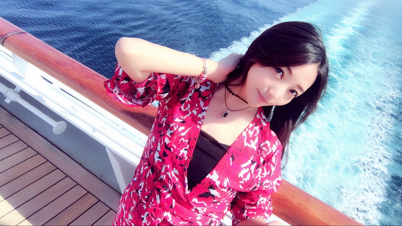 颜值美女直播间 主播玩冲浪又飒又帅1