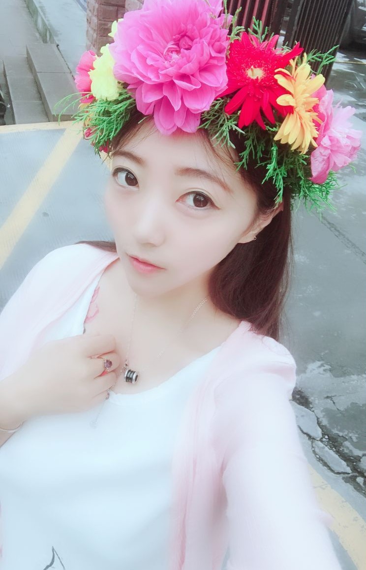 颜值美女直播间 主播玩冲浪又飒又帅2