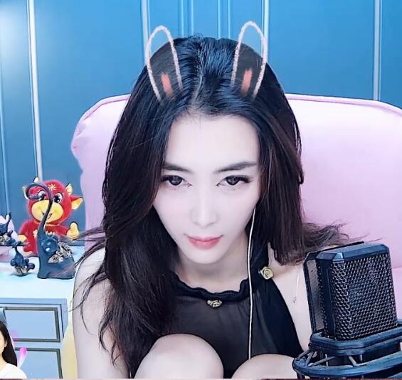 成都颜值美女主播猪猪 唱歌好听太美了2