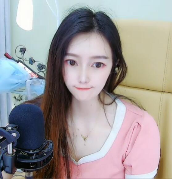 活泼美女主播蕊蕊成功抢占热门2