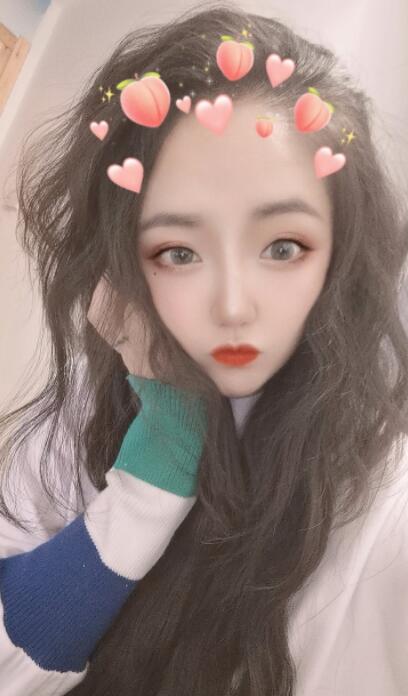 推荐漂亮美女主播夏天儿 等待意外跟偏爱2