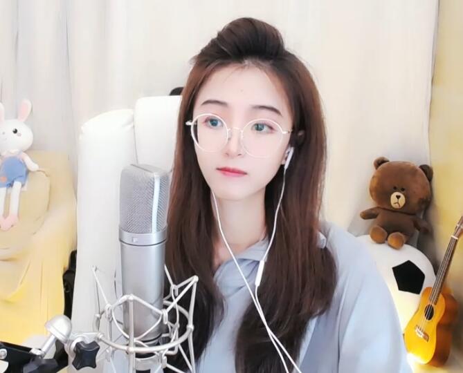 别有一番风韵美女粤兜兜 直播间唱粤语歌超好听1