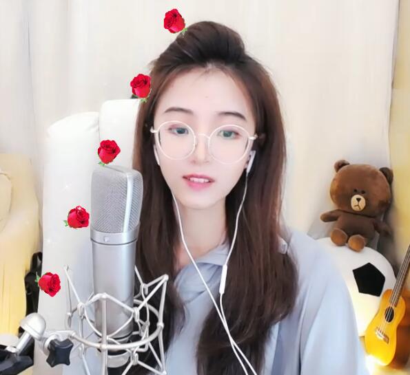 别有一番风韵美女粤兜兜 直播间唱粤语歌超好听2