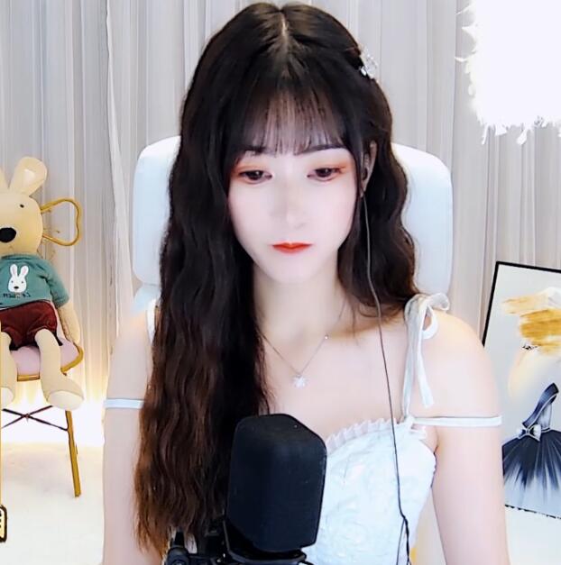 少女感美女主播甜茶 气质美女直播1