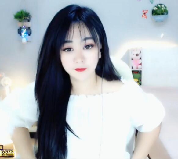 暑天捧着西瓜来到主播直播间 一起清凉一夏1