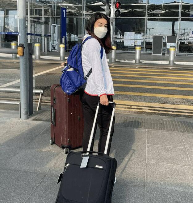 郭晶晶前往东京担任跳水裁判1