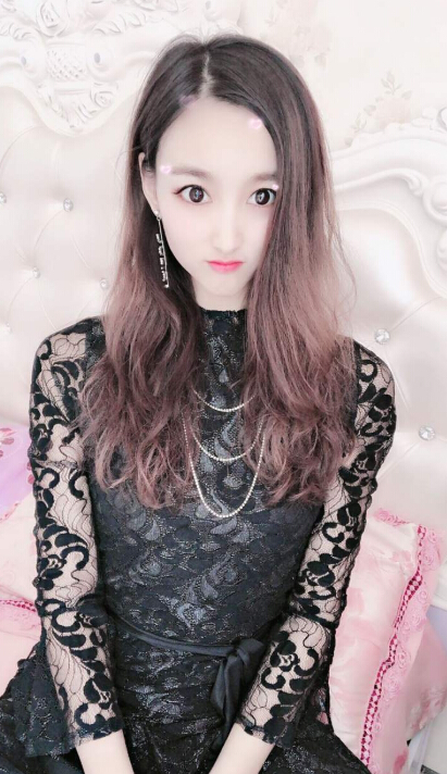 走路带风的气质美女主播直播间2