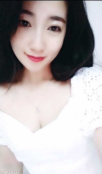 网上热闹的视频聊天交友直播间2