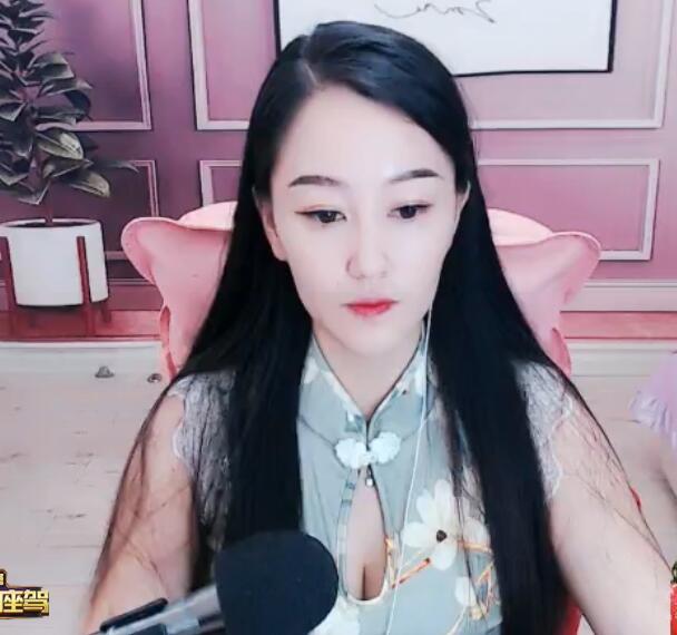 调皮美女主播小布吖 向你要“洗澡”的视频1