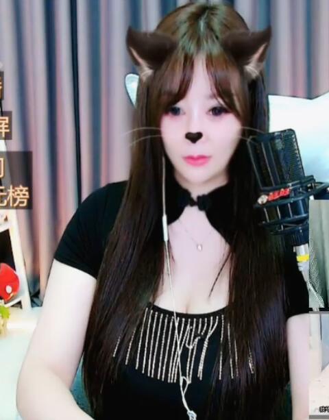 唱歌美女主播南伊 用歌声获得百元榜榜1