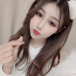 美女直播间热舞，主播表演惊艳全场