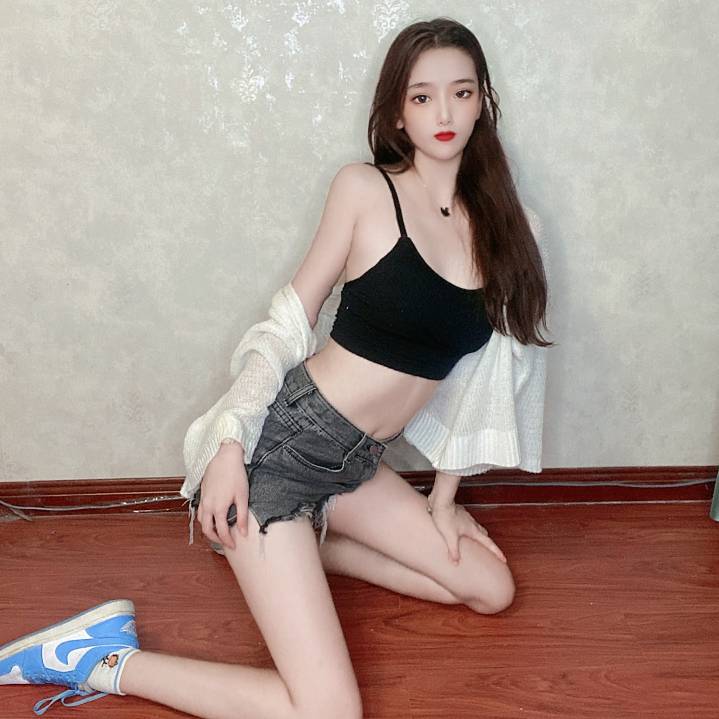 秀色美女主播"反差萌",长相甜美,身材火辣,女生看了都着迷