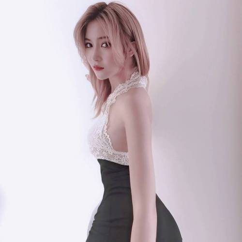 性感美女秀场在线扭腰_主播个个身材火辣