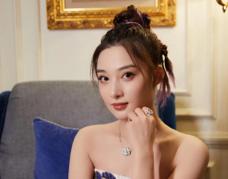 秀场后台的美女孙嘉璐，原来是这样的？